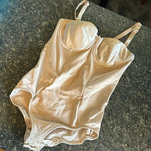 Miracle suit size 38 B EUC